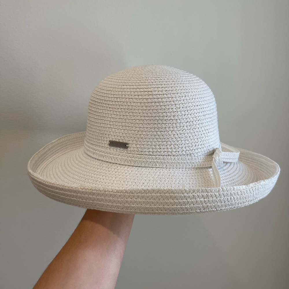 NWOT Gigi Pip white straw curled brim hat